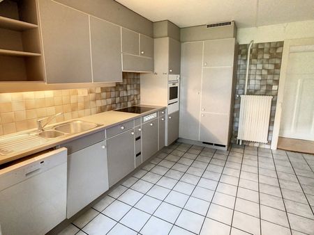 Super 4 pièces au coeur de la ville avec loyer très attractif ! - Foto 3