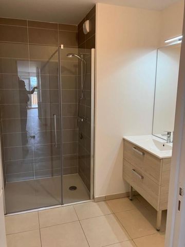 Location Appartement 3 pièces 65m² ANGERS 49100 - Photo 2