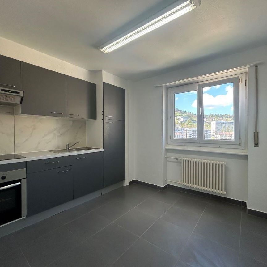 Appartement de 4.0 pièces avec balcon et vue dégagée - Photo 1