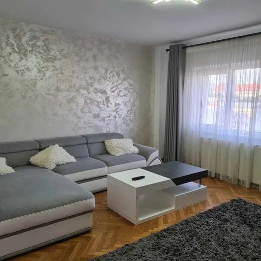 Inchiriez apartament 4 camere zona Spitalul Judetean - Ciuperca et 6/8 - Fotografie 1