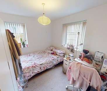4 bedroom terraced house to rent - Photo 5