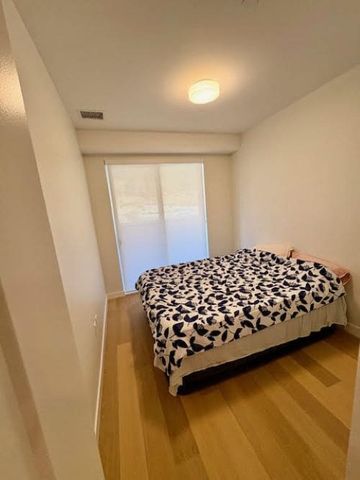 Stunning 3rd Floor unit – LAKESTONE - Photo 3