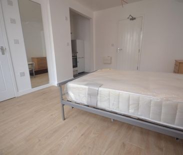 1 bedroom Flat To Let - Photo 4