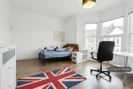 4 bedroom end of terrace house to rent - Photo 4