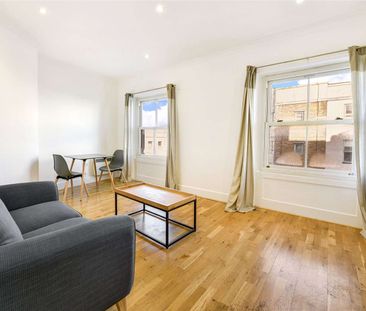 A good size, one bedroom flat ideally located on Wandsworth Road. - Photo 1
