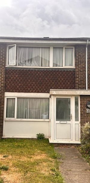 3 bedroom end of terrace house to rent - Photo 1