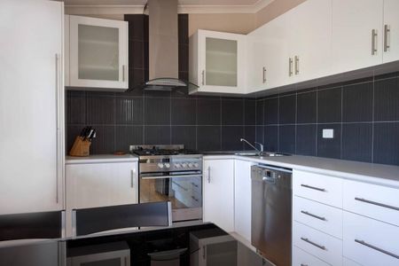 FULLY FURNISHED - UNAVAILABLE UNTIL FEBRUARY 2019 - Photo 3