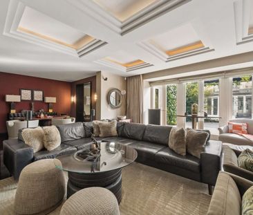 A beautifully remodelled, gated Victorian home in a prime Altrincha... - Photo 2