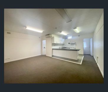 Oversized Unit with Air Con at Heart of Riverwood - unit above a shop - Photo 2