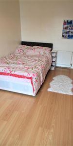 4 bedroom detached house to rent - Photo 3