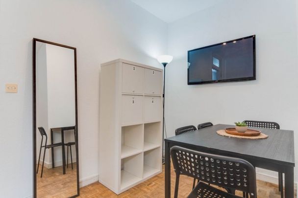 Charming single room in Calle Hermosilla - Photo 1