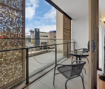 Super Large 1 Bedroom + Study - Photo 3