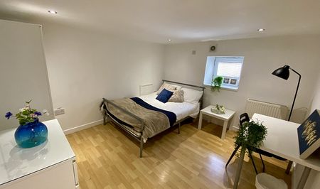 Fantastic 5 double Bedroom student house - Photo 4