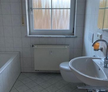 Eine Wohnung im Erdgeschoß - frei - Foto 3