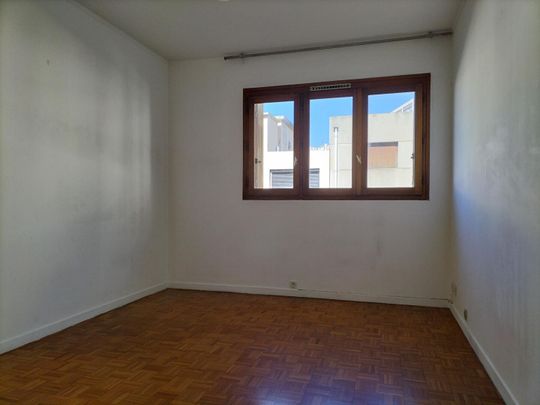 Appartement 4 pièces 88m2 MARSEILLE 8EME 1 045 euros - Photo 1