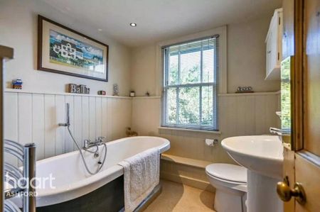 2 bedroom semi-detached house to rent - Photo 2