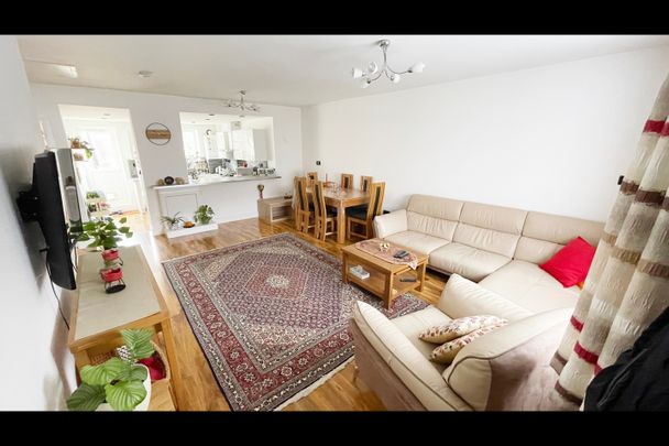 2 Bed Bungalow, The Vale, N10 - Photo 1