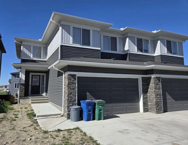 Baysprings | 3 Bed | 3 Bath | Upper Floor Duplex w/ Private Garage — 3 Bedrooms+ Den Duplex - Photo 1