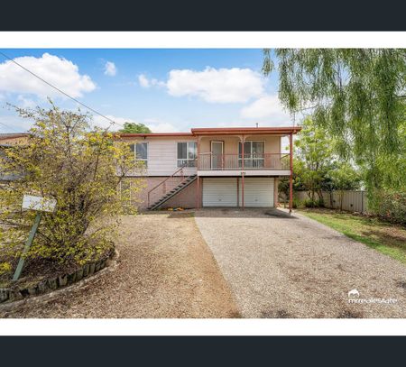 372 Feez Street, Norman Gardens, Qld 4701 - Photo 4