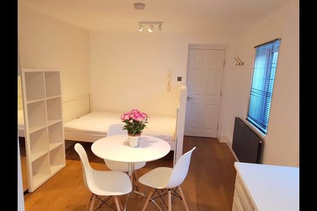Studio Flat, Chatsworth Road, E5 - Photo 2