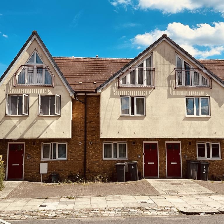 1 bedroom in a house share to rent - Photo 1