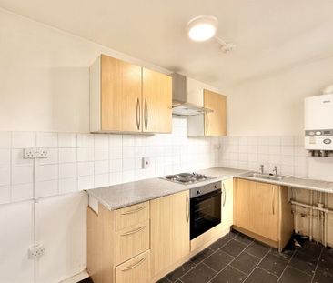 1 bed Flat Ramuz Drive, Westcliff-On- Sea - Photo 1