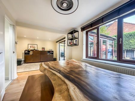 5 bedroom detached house to rent - Photo 2