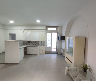 Location Appartement 2 pièces 46m² MARSEILLE 3ème - Photo 2