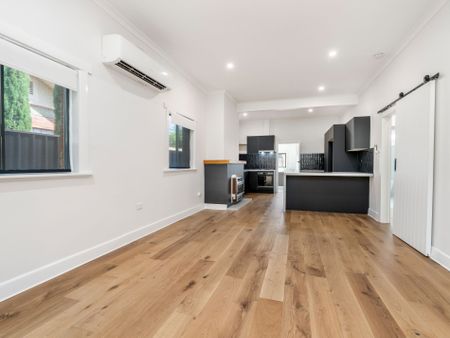 COTTAGE CHARM MEETS MODERN COMFORT - Photo 5