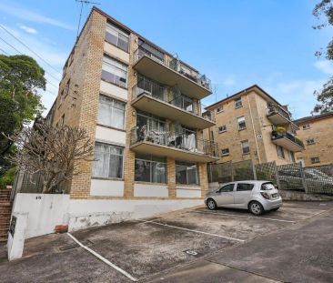 Light and bright top floor two bedroom - Photo 1