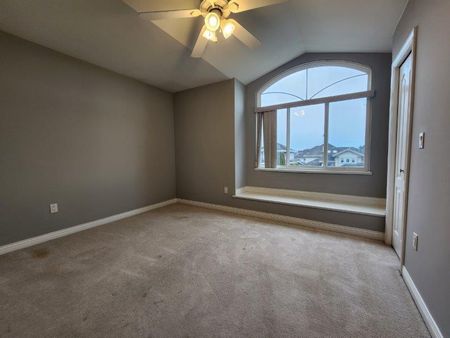 Beautiful Six Bedroom Family Home with Two Separate Suites Included, in Sullivan Meadows Surrey - Photo 2