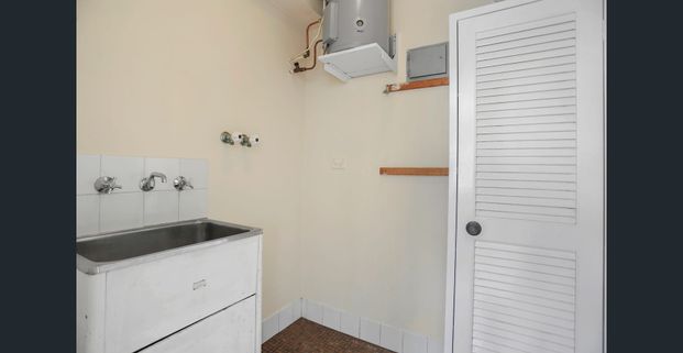 Elevated Ground Floor One Bedroom Unit in a Great Location - Photo 1
