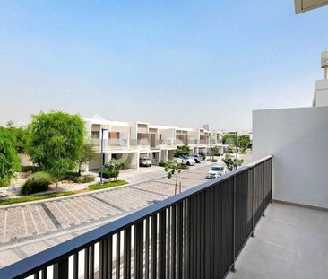 Vacant | Single Row | 4 Bed plus Maid - Photo 2