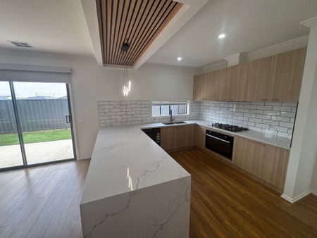 Lush Family Home In Sought After Location - Photo 5