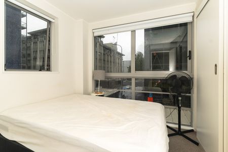 Secure a fully-furnished apartment in the heart of the city - Photo 2