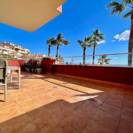 Alquiler de piso en Calle Oregano - Photo 1