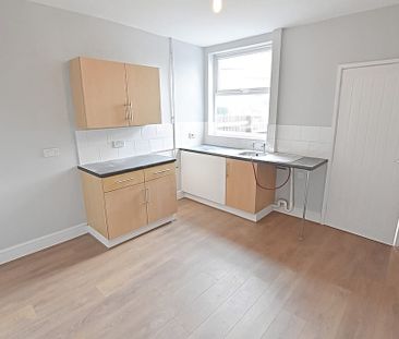 2 Bed Terraced House, St. Stephens Avenue, NG2 - Photo 2
