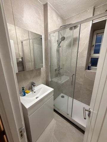 Room in a Shared Flat, Deloraine House, SE8 - Photo 2