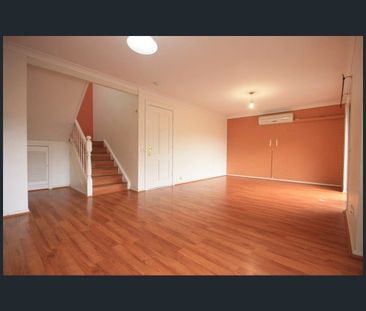 Neat and Tidy Townhouse! - Photo 2