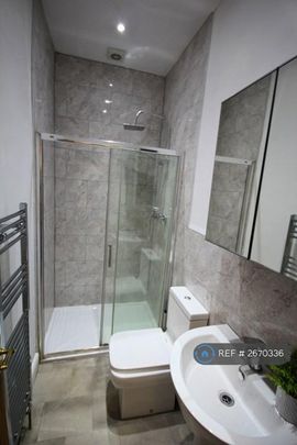 5 bedroom detached house to rent - Photo 1