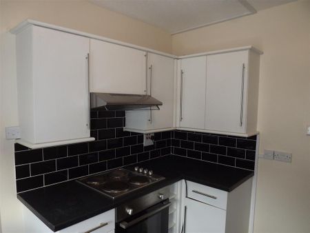 2 bedroom flat to rent - Photo 5