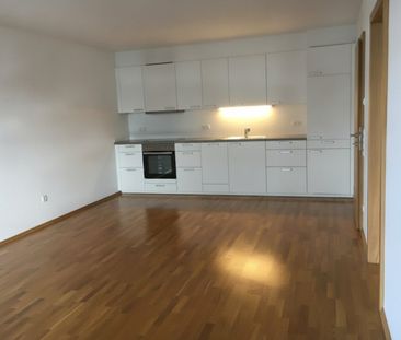 Attraktive 2-Zimmerwohnung mit Terrasse und Tiefgaragenplatz in Fel... - Photo 2