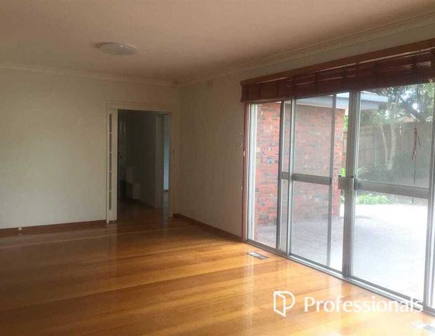 Charming Family Home in Mount Waverley - Photo 1