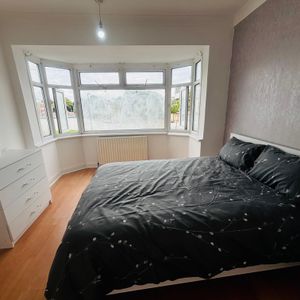 RM4 Upton Road | Edmonton | London | N18 2JU - Photo 2