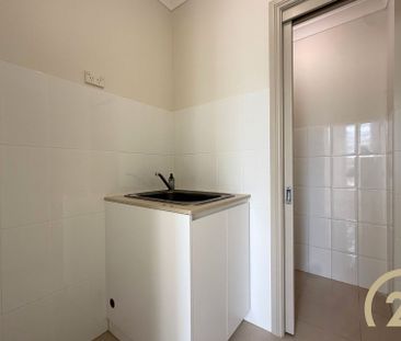 Newly Renovated 3 Bedroom Duplex! - Photo 5