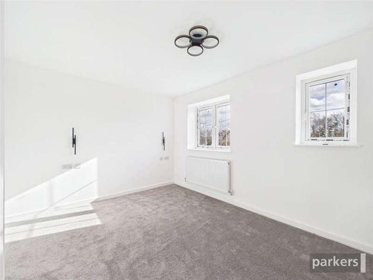 Colemans Moor Road, Woodley, Reading, Berkshire, RG5 - Photo 1