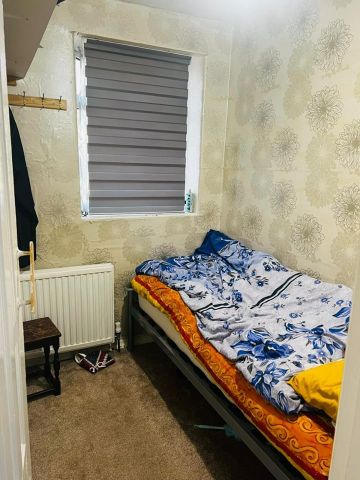 3 Bed Semi-Detached House, Bowker Bank Avenue, M8 - Photo 2