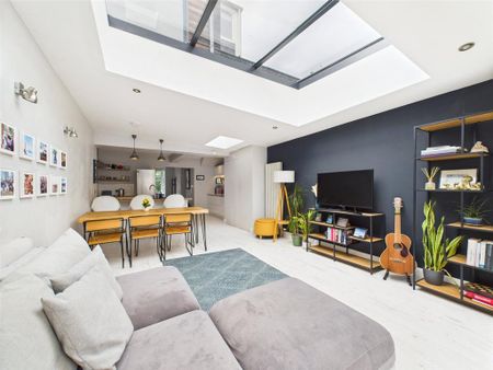 3 bedroom terraced house to rent - Photo 3