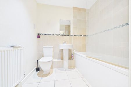 1 bedroom Flat in Whale Avenue, Reading - Photo 3