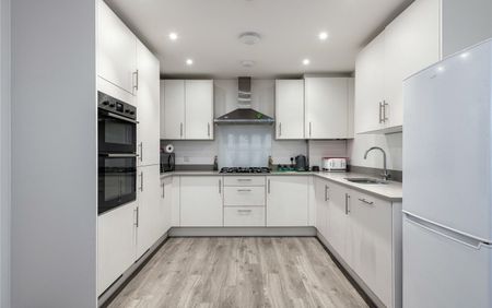 Spring Grove, Bapchild, Sittingbourne, Kent, ME10 - Photo 5